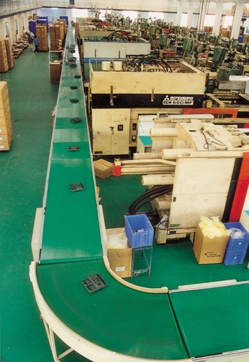 轉(zhuǎn)彎皮帶機(jī)使用案列.jpg 轉(zhuǎn)彎皮帶機(jī)使用案列.jpg